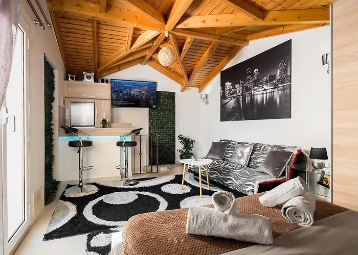 Nest * Ποταμός